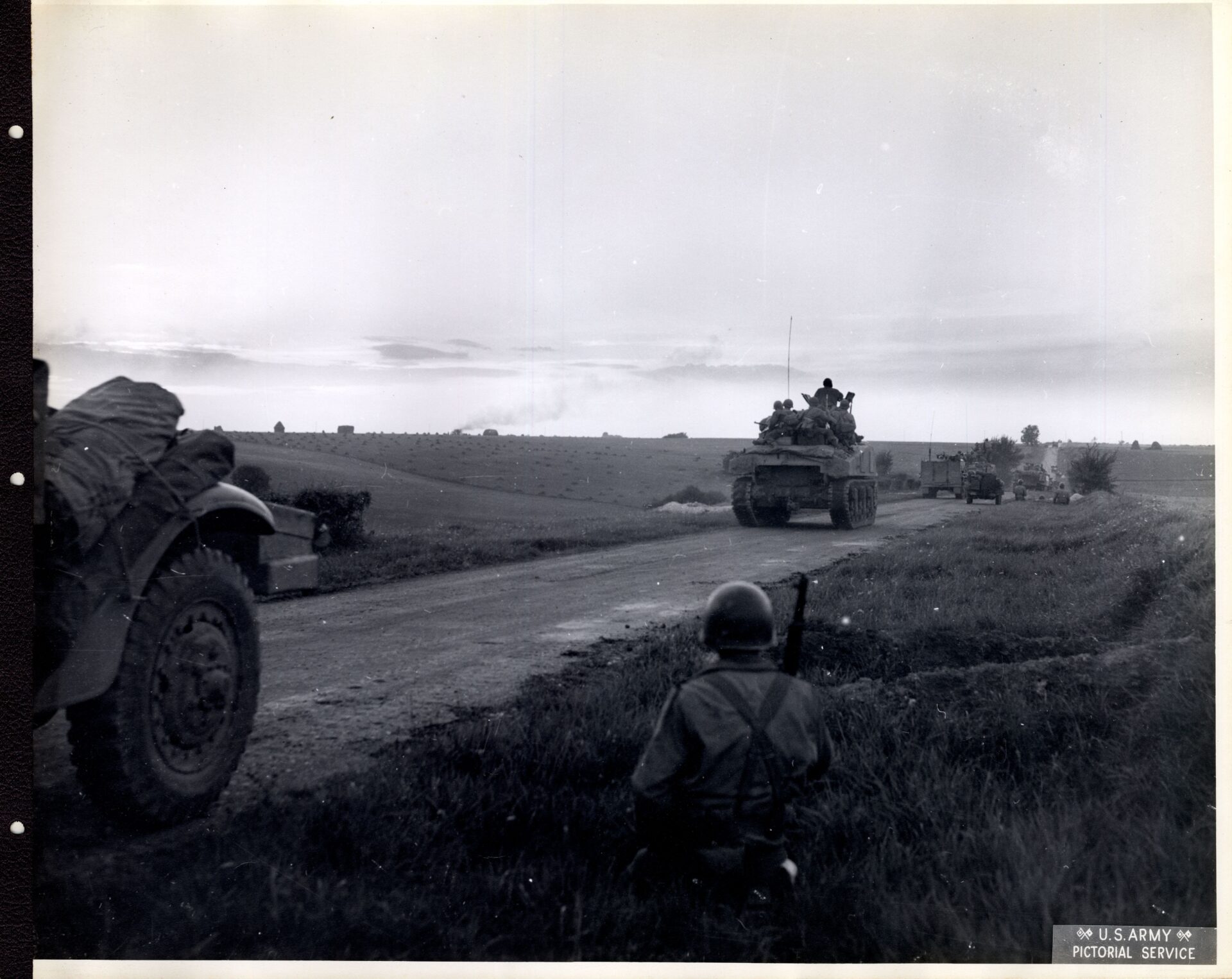 American tanks take a short break while pursuing the Germans