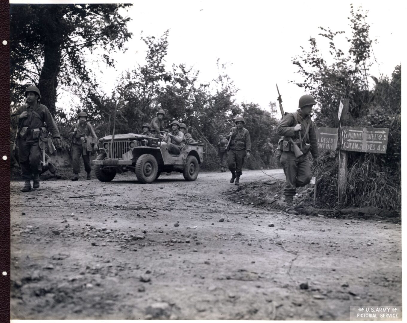 American soldiers take cover under their tank destroyer