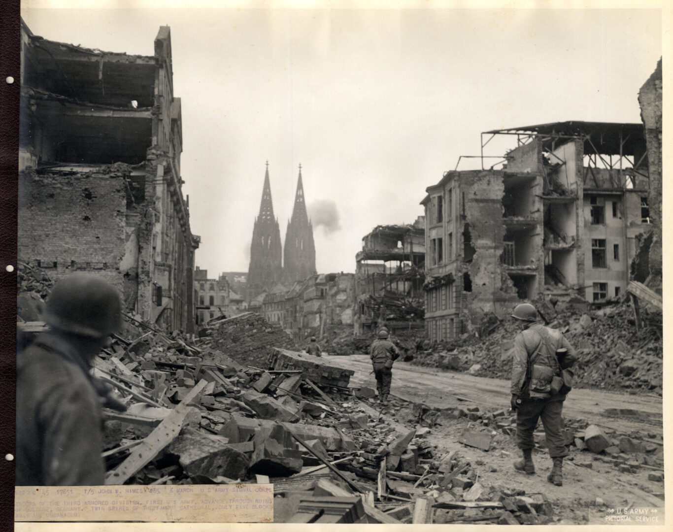 American troops move into the ruined town of Cologne