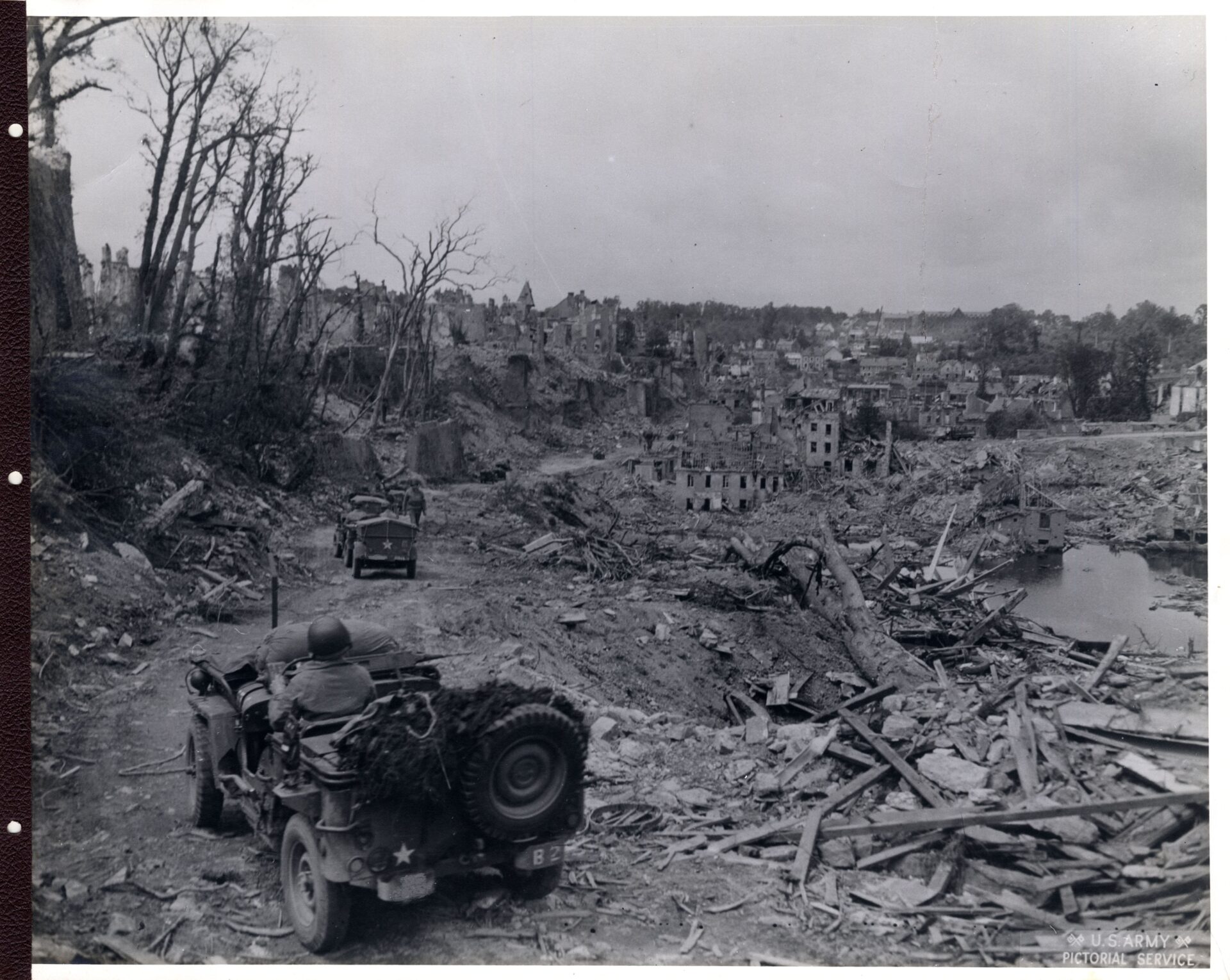 Soldiers investigate the ruins of a wrecked building