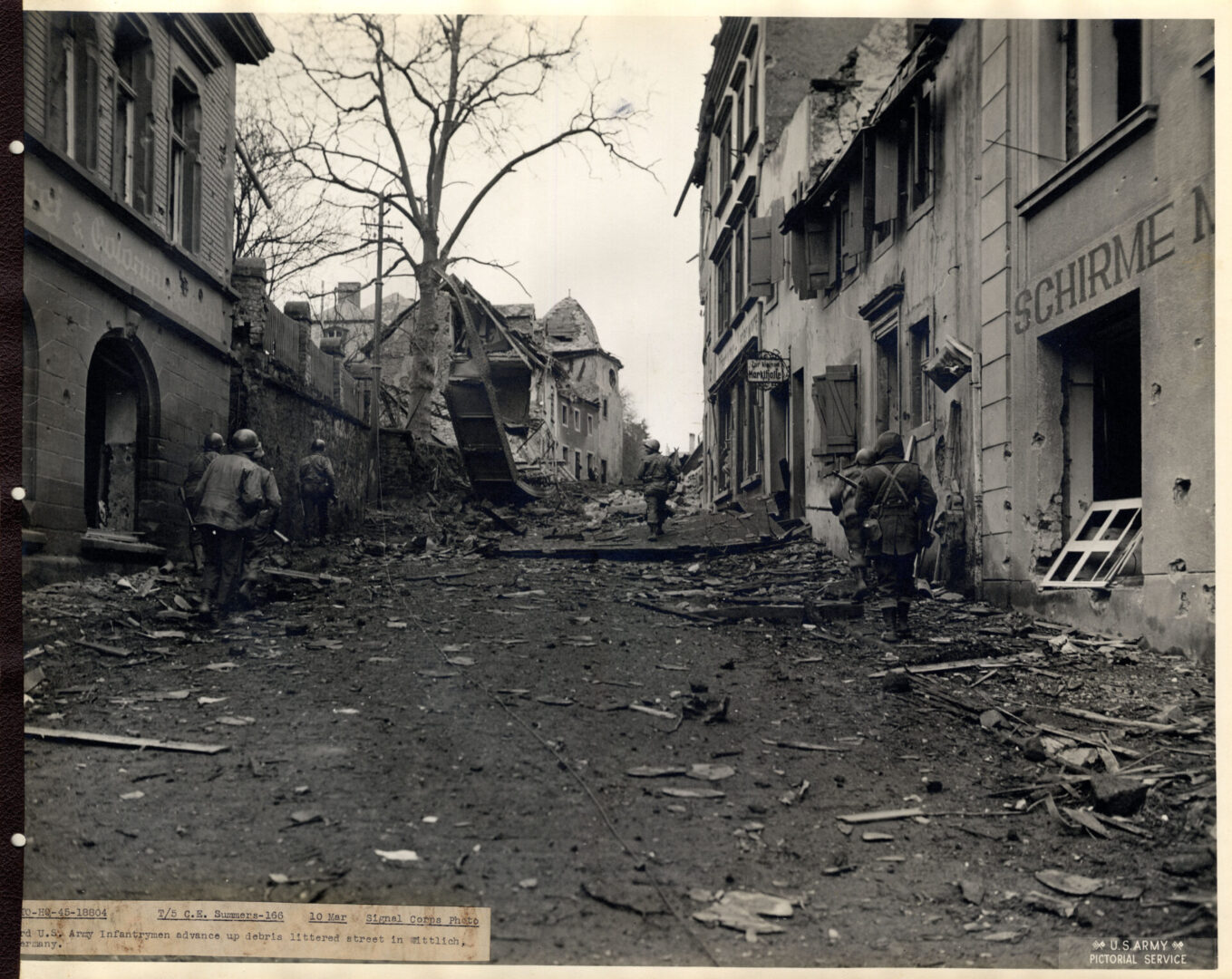 American infantrymen advance amidst debris in Wittlich