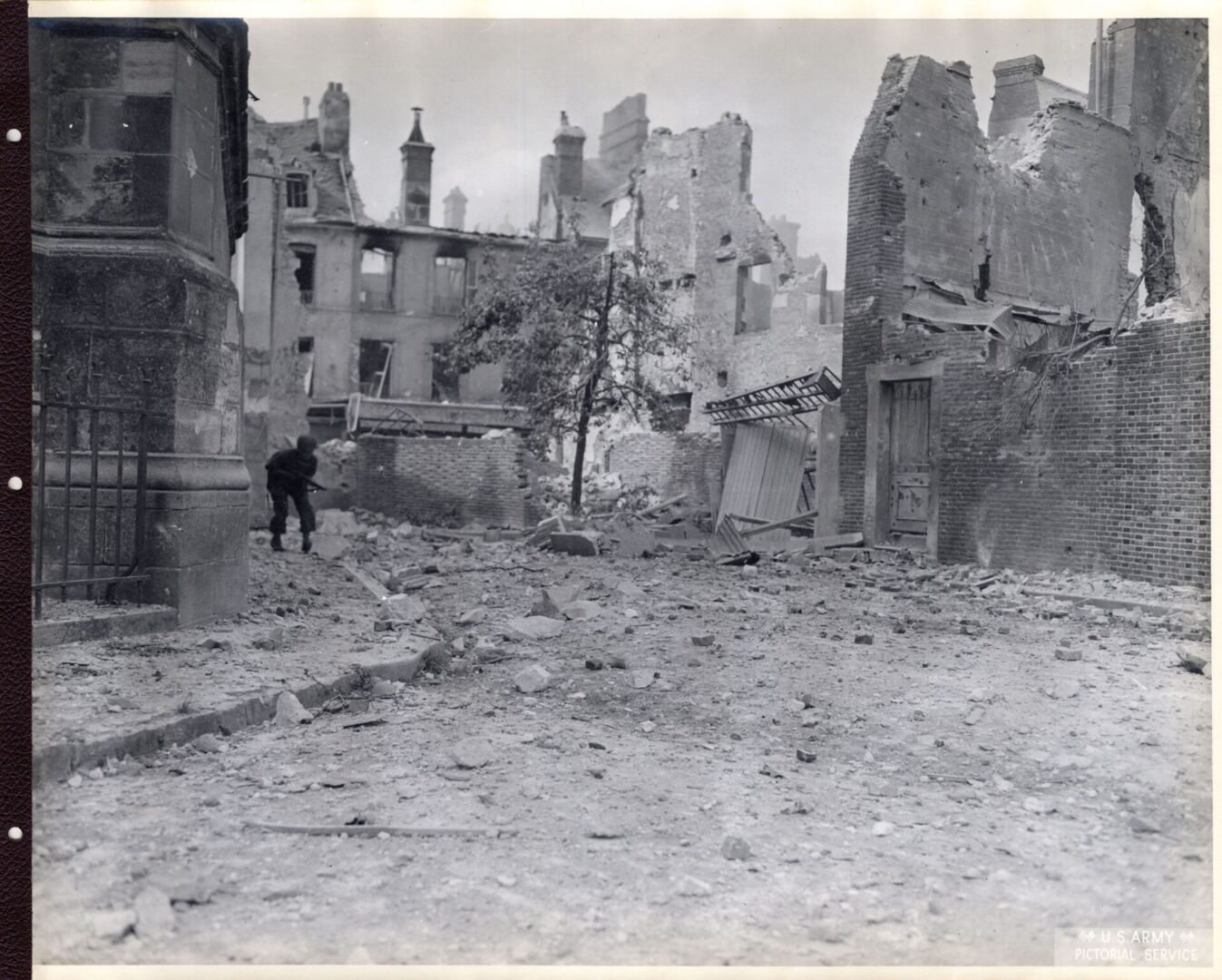 American infantrymen passing the ruined town of Mantes